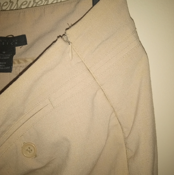 The limited stretch tan skirt - Picture 3 of 4